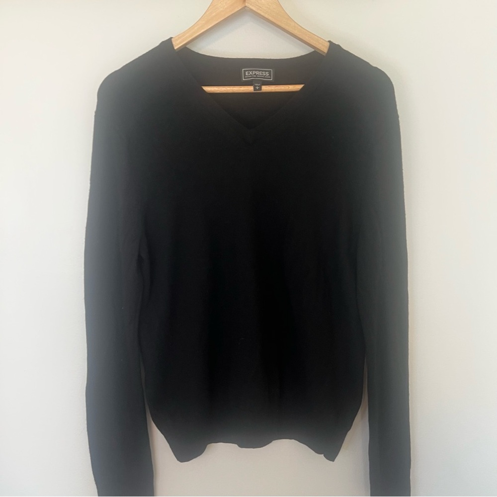 Express Extra Fine Merino‎ Wool V Neck Sweater Black Lightweight Knit Large Fall